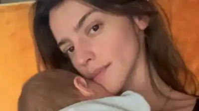 Una foto en la cama y un mensaje que revela lo que nadie cuenta sobre la maternidad