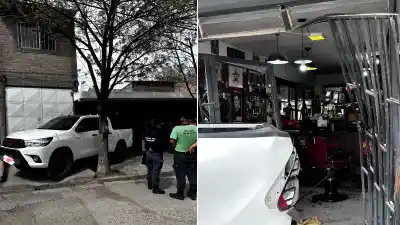 Metió reversa en pleno centro de Chos Malal y terminó dentro de una barbería con clientes adentro