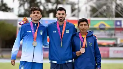 Ganó el oro en los 10.000 metros, pero lo que hizo con el récord dejó a todos sin palabras