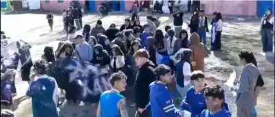 Sin alcohol y con control de mochilas: el festejo estudiantil que sorprendió en el norte sanjuanino