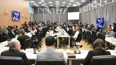 La oposición corre contra el reloj y busca un acuerdo por las deudas familiares