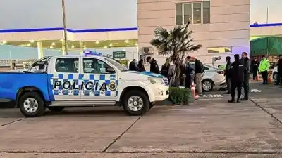 Tres vehículos, una fuga a toda velocidad y un cargamento que quedó a mitad de camino