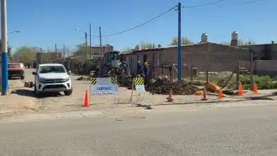 Roca pagó el doble por una obra de gas y el municipio salió con todo: “No se pueden comparar peras con manzanas”