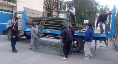 Las rejas que desaparecieron del Colegio Nacional hace 60 años vuelven a su lugar
