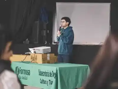 El taller gratuito en Formosa donde los adultos mayores aprenden a no caer en la trampa del celular