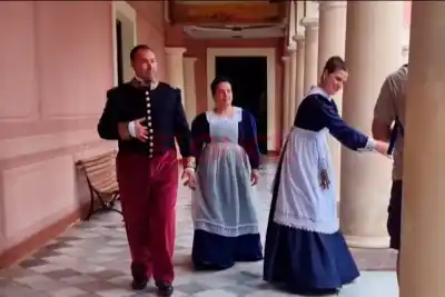 Ella no quería un disfraz: lo que esconden los 11 botones del Palacio San José