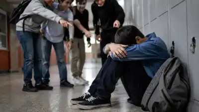 El acoso ya no queda en el aula: Neuquén prepara un plan que apunta a las pantallas