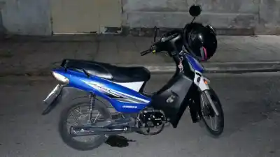 Una motociclista quiso esquivar a un perro en Alta Rioja y terminó en el hospital