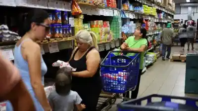 ¿Qué están dejando de comprar los argentinos? El cambio radical en las góndolas que preocupa al sector