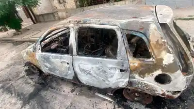 Explosión en el barrio Independencia: el fuego consumió un auto y los vecinos apuntan a algo que ya venía pasando