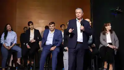 Figueroa les pasó la pelota a los intendentes y dejó una frase que incomoda en Plottier