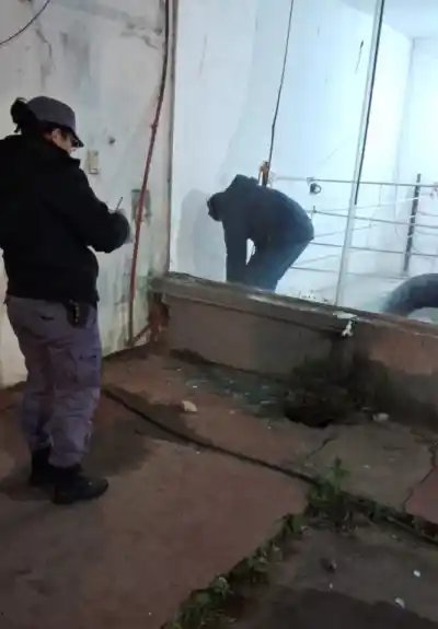 Entró al gimnasio a la 1:40 de la madrugada, pero la cámara lo delató antes de empezar