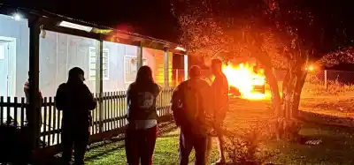 Escuchó una explosión en plena madrugada: lo que encontró en el patio lo dejó helado