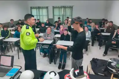 El casco que usás para andar en bici no te salva en una moto: la advertencia de un instructor