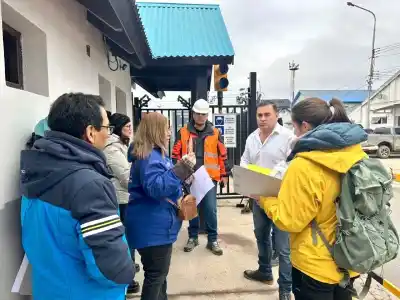 Tres veces quisieron entrar al puerto de Ushuaia y tres veces les cerraron la puerta