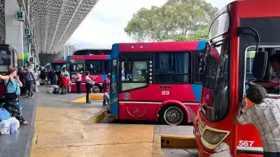 Lo esperó en la Terminal y amenazó de muerte al chofer: terminó detenido