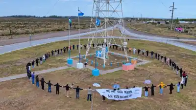 Hartos de los baches en la Ruta 151, en Catriel preparan un nuevo abrazo simbólico