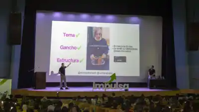 500 emprendedores se metieron en el Cine Teatro: lo que aprendieron para vender con IA