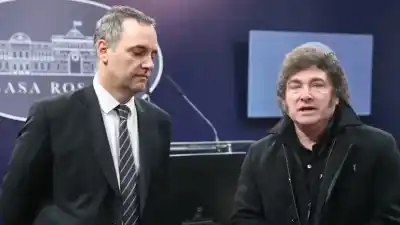 Canceló su conferencia de prensa y se reunió con el Presidente: el momento crítico que atraviesa un funcionario clave