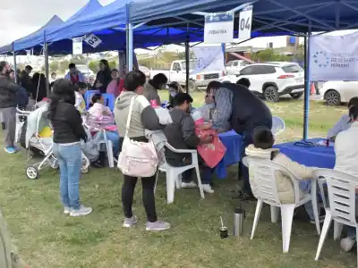 Formosa: cientos de familias se acercaron a dos barrios y lo que encontraron adentro sorprendió a los médicos