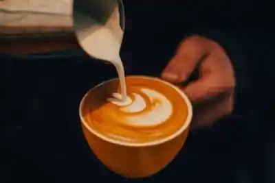 Corrientes se prepara para elegir al mejor café del NEA: lo que hará un joven barista en su primera competencia