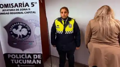 La vieron usar las tarjetas de su compañera y no terminó como esperaba