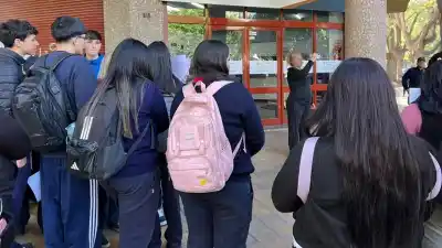 La jueza bajó del edificio en plena marcha por Uriel Ríos y les hizo un pedido inesperado a los amigos