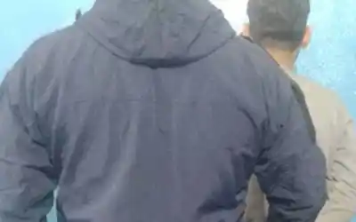 Dos operativos en la Capital: uno escondía un cuchillo entre la ropa y al otro lo denunció su pareja