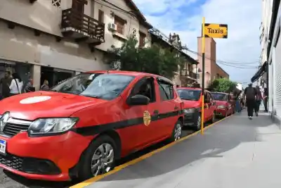 Taxistas protestaron en la Ciudad Judicial: el motivo que complica a las apps de viaje