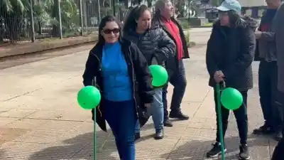 Le ven el bastón verde y aun así la empujan: la historia de Nancy que Posadas necesita escuchar
