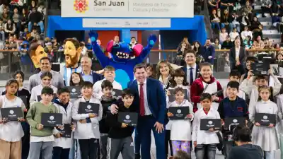San Juan suma 50.000 computadoras más: a qué escuelas llegarán ahora