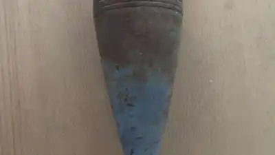 Cargó chatarra en el campo, la descargó en Villa María y se topó con un artefacto que activó a los explosivos