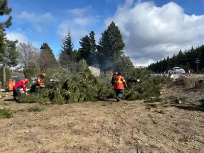 Diez localidades de la cordillera se blindan antes de que llegue el fuego