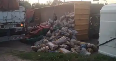 Un camión se quedó sin frenos en una bajada y lo que pasó después dejó a la policía en alerta máxima
