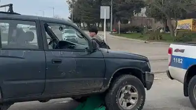 Casi lo embiste con el auto en plena protesta: lo que pasó después con el conductor