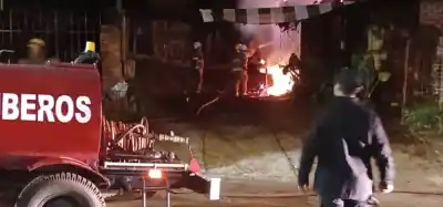 El fuego los despertó a las 4:30 y lo que encontraron al salir los dejó sin palabras