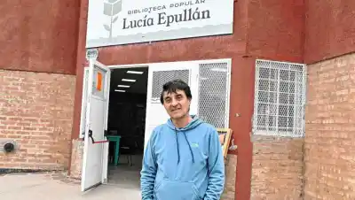 Día de las Bibliotecas Populares: el espacio que nació en un garage y hoy pelea por sobrevivir en Villa Obrera