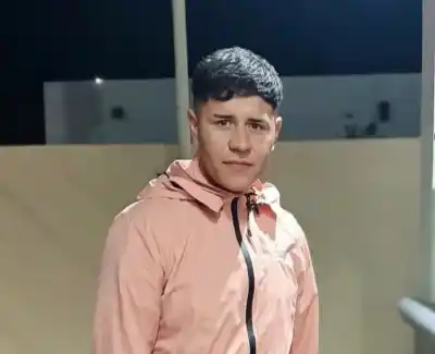 Trabajaba en un tinglado de 7 metros: tenía arnés, casco y línea de vida, pero la Justicia no entiende qué falló