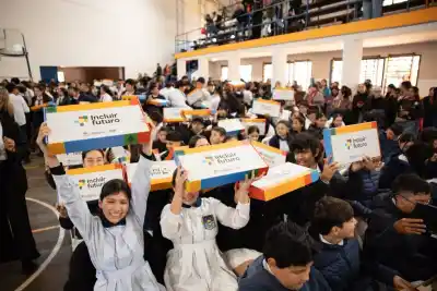 Virasoro cumplió 100 años y Valdés llegó con un anuncio que cambia todo para los alumnos