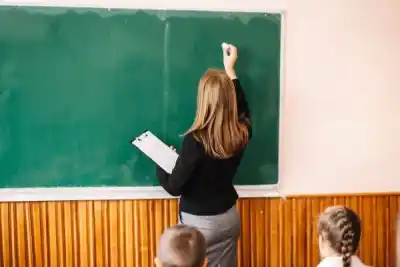 Una ex docente correntina usó sus redes para hostigar: lo que encontró la denunciante