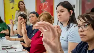 En una fábrica de Pocito los operarios levantaron las manos y empezaron a hablar sin decir una palabra