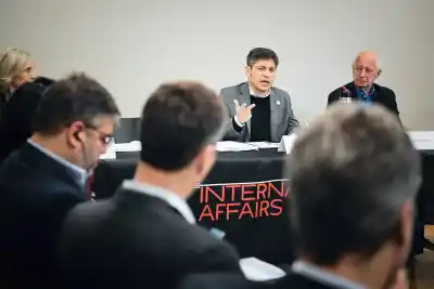 Kicillof lo esperó en Nueva York y le respondió a Milei por Malvinas: "Nos sorprende que ahora se acuerde"