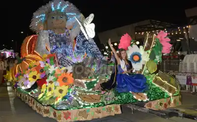 El cuarto desfile de carrozas ya rueda en Ciudad Cultural: el detalle que cambia la noche