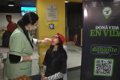 Una fila inesperada en la facultad: se quedaron sin material para anotar a más donantes