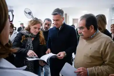 Zdero recorrió un centro de salud de Villa Alvear: qué encontró y qué prometió a los vecinos
