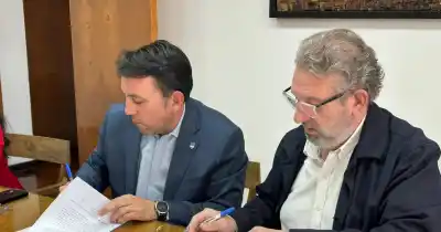 Mendoza firma un acuerdo con la UOCRA: qué cambia para los trabajadores de la construcción