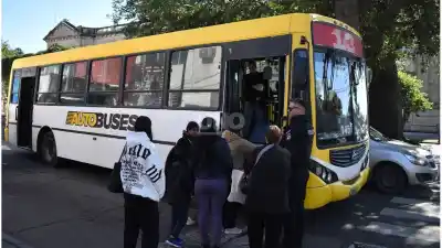 Choferes de colectivos del interior: el aumento que desactiva el conflicto y el pago que llega en octubre