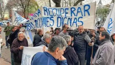 Marchaban como todos los miércoles en Concordia y la policía se llevó a tres