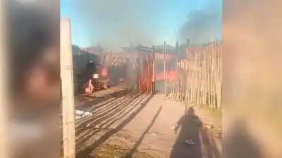 Se les quemó todo en plena siesta: dos familias de La Banda quedaron con lo puesto