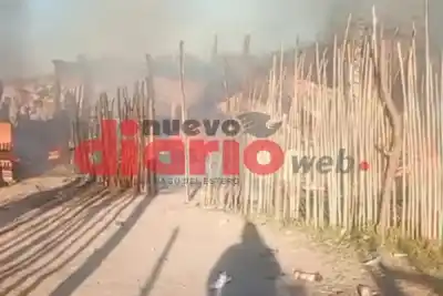 El fuego arrasó dos casas en La Banda y adentro vivían nueve chicos